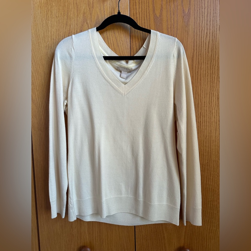 Banana Republic Wool V-neck sweater -- L